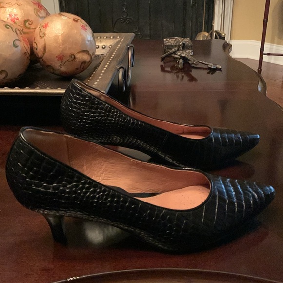 Clarks Black Embossed Croc Kitty Heeled Pumps, Comfortable Breathable Insole. 8M - Picture 5 of 8